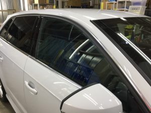 アウディA3・窓ガラスコーティング・運転席側窓ガラス